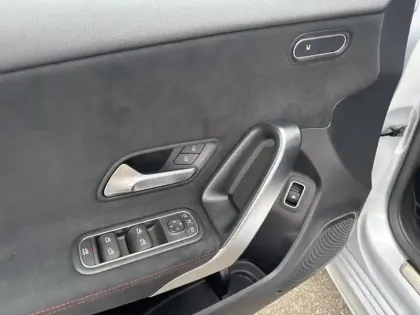 Photo 15 Mercedes Classe A 250 e Hybrid EQ AMG Line
