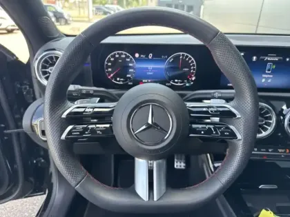 Photo 18 Mercedes Classe A 250 e Hybrid EQ AMG Line