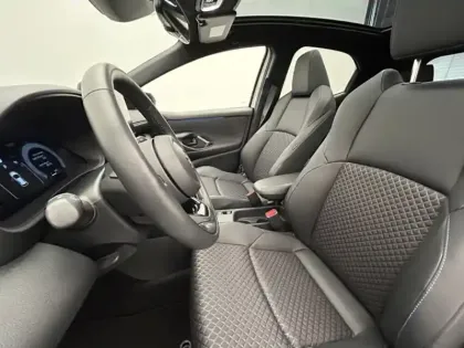 Photo 16 Toyota Yaris Hybride 130h Première