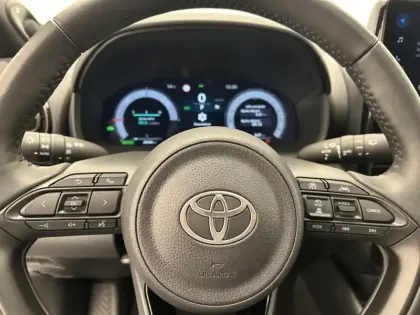 Photo 12 Toyota Yaris Hybride 130h Première
