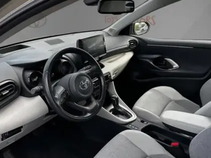 Photo 8 Toyota Yaris Hybride 116h Iconic 1.5 116 ch