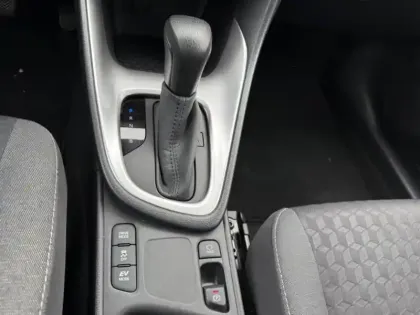 Photo 13 Toyota Yaris Hybride 116h Dynamic