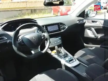 Photo 14 Peugeot 308  1.2 PureTech 130ch S&S Allure EAT8
