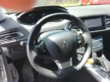 Photo 11 Peugeot 308  1.2 PureTech 130ch S&S Allure EAT8
