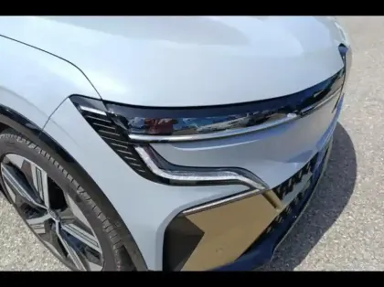 Photo 14 Renault Megane  E-Tech Electric EV60 220ch Iconic super charge -B
