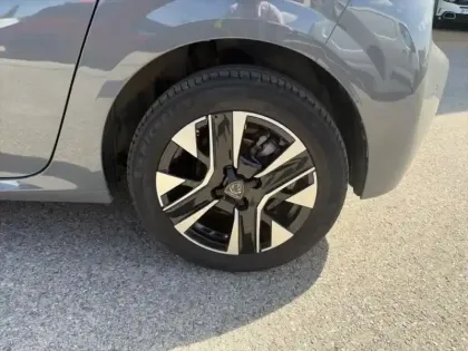 Photo 10 Peugeot 208  1.2 Hybrid 110ch Allure e-DCS6