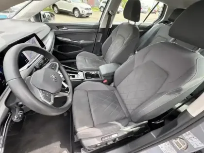 Photo 6 Volkswagen Golf  1.5 eTSI OPF 130ch Style DSG7