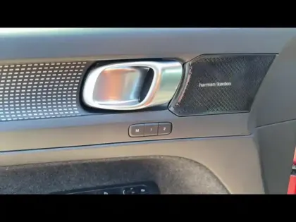 Photo 13 Volvo Xc40  B3 163ch Plus DCT 7