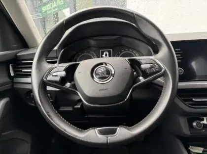 Photo 8 Skoda Kamiq  1.0 TSI Evo 110ch Ambition