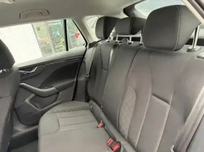 Photo 5 Skoda Kamiq  1.0 TSI Evo 110ch Ambition