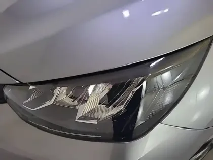 Photo 15 Peugeot 208  PureTech 75 S&S BVM5