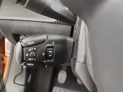 Photo 23 Peugeot 2008  PureTech 100 S&S BVM6