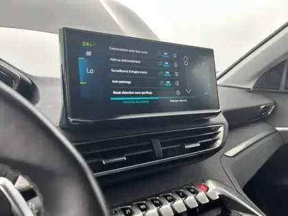 Photo 41 Peugeot 3008  Hybrid 225 e-EAT8
