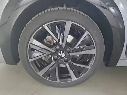 Photo 12 Peugeot 208  PureTech 130 S&S EAT8