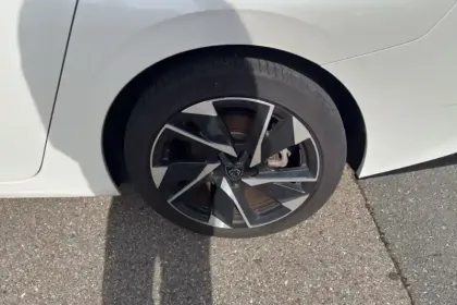Photo 11 Peugeot 308  SW PureTech 130ch S&S BVM6