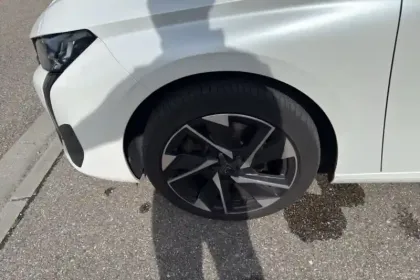 Photo 12 Peugeot 308  SW PureTech 130ch S&S BVM6
