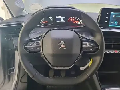 Photo 8 Peugeot 208  PureTech 75 S&S BVM5