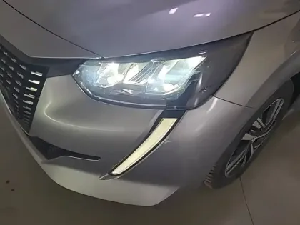 Photo 15 Peugeot 208  PureTech 75 S&S BVM5