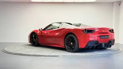 Photo 6 Ferrari 488  4.0 V8 670ch Spider