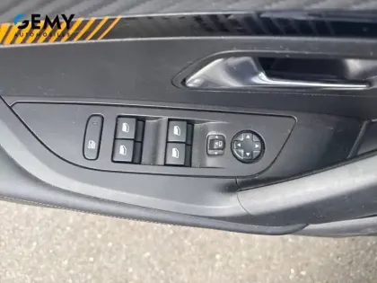 Photo 11 Peugeot 2008  PureTech 130 S&S EAT8