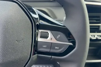 Photo 16 Peugeot 208  Hybrid 110 ch e-DCS6