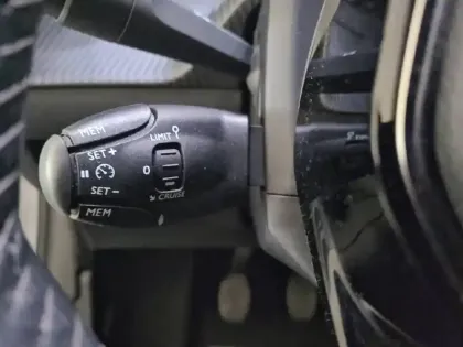 Photo 28 Peugeot 208  PureTech 75 S&S BVM5