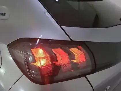 Photo 19 Peugeot 208  PureTech 75 S&S BVM5