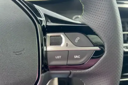 Photo 18 Peugeot 2008  Hybrid 145 e-DCS6
