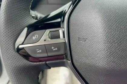 Photo 19 Peugeot 2008  Hybrid 145 e-DCS6