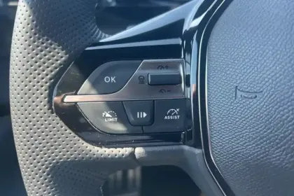 Photo 13 Peugeot 308  SW Hybrid 136 e-DCS6