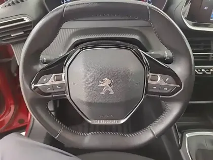 Photo 8 Peugeot 2008  PureTech 130 S&S BVM6
