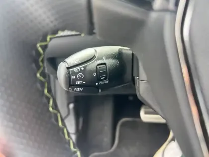 Photo 14 Peugeot 208  Hybrid 100 e-DCS6