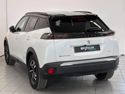 Photo 6 Peugeot 2008  e- 136ch GT