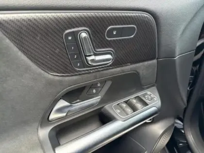 Photo 19 Mercedes GLA  200 d 150ch AMG Line 8G-DCT