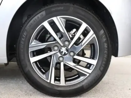 Photo 10 Peugeot 208  1.2 PureTech 100ch S&S Allure 118g
