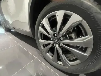 Photo 9 Lexus UX  300h F SPORT Design 2WD