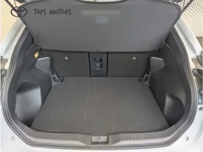 Photo 11 Toyota Yaris Hybride 1.5 HYBRID 130H DESIGN PACK CARGO