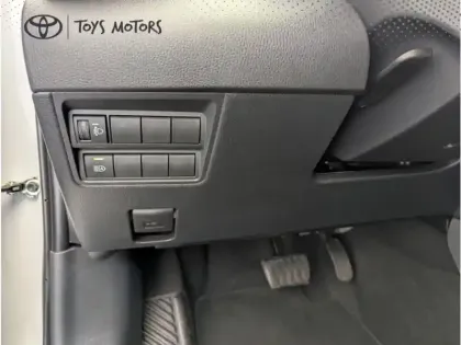 Photo 14 Toyota Yaris Hybride 1.5 HYBRID 130H DESIGN PACK CARGO