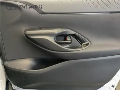 Photo 9 Toyota Yaris Hybride 1.5 HYBRID 130H DESIGN PACK CARGO