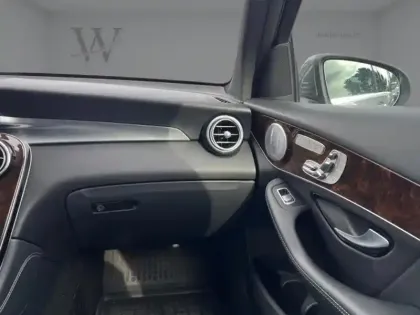 Photo 14 Mercedes GLC  300 4MATIC SUV Fascination