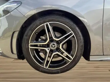 Photo 10 Mercedes Classe B 200 d AMG Line