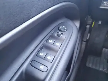 Photo 19 Jeep Avenger  1.2 Turbo T3 100 ch Altitude