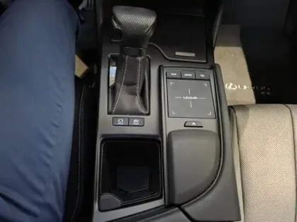 Photo 8 Lexus Es  300h F SPORT