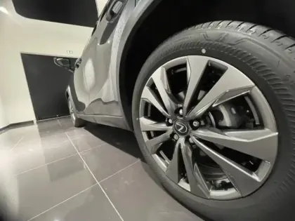 Photo 8 Lexus UX  300h F SPORT Design 2WD