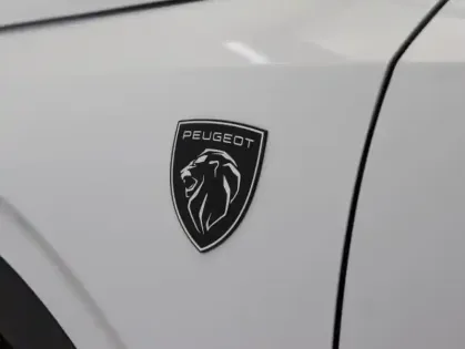 Photo 13 Peugeot 3008  1.2 Hybrid 145ch GT e-DCS6