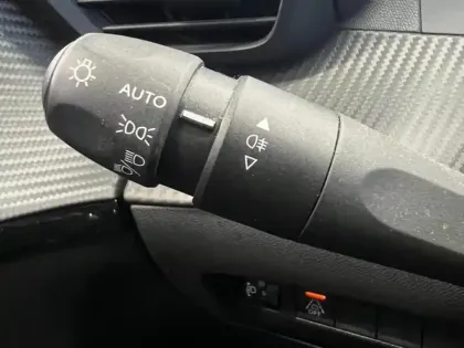 Photo 11 Peugeot 208  e- 136ch Like