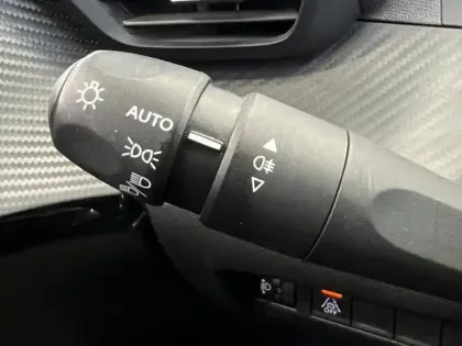 Photo 11 Peugeot 208  Affaire 1.2 PureTech 75ch S&S Premium