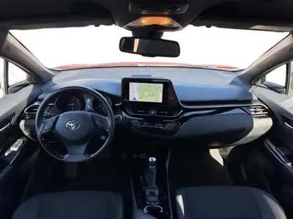 Photo 9 Toyota C-HR  1.8 Hybride 122ch Design Ultimate E-CVT