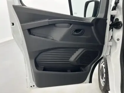Photo 10 Renault Trafic Fg VUL L2H1 3T 2.0 Blue dCi 130ch Confort + Kit Bois