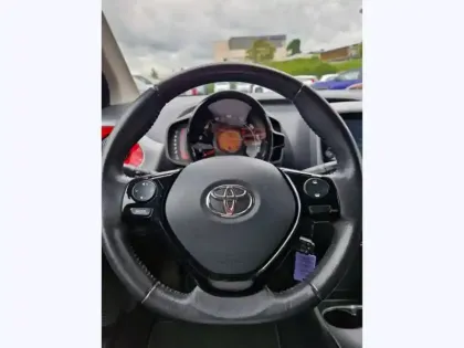 Photo 16 Toyota Aygo 1.0 VVT-i x-play 72 ch